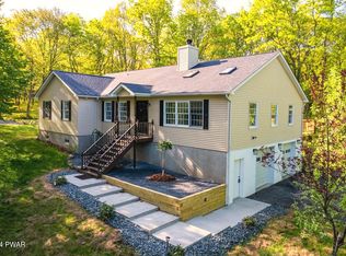 101 Meadow View Ct, Shohola, PA 18458