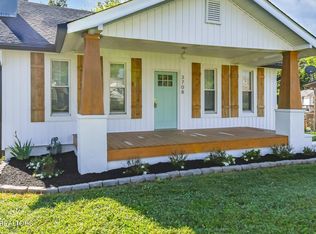 3708 Speedway Cir, Knoxville, TN 37914