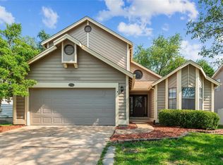 527 Oaktree Crossing Ct, Ballwin, MO 63021