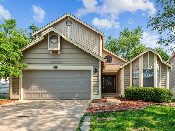 527 Oaktree Crossing Ct, Ballwin, MO 63021