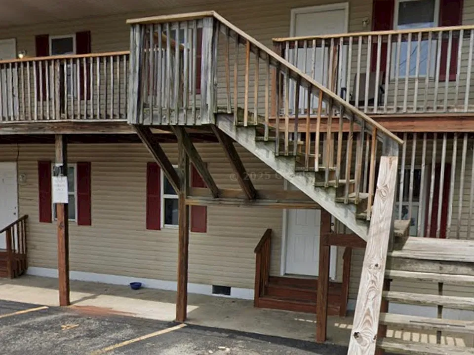100 McClure St #4