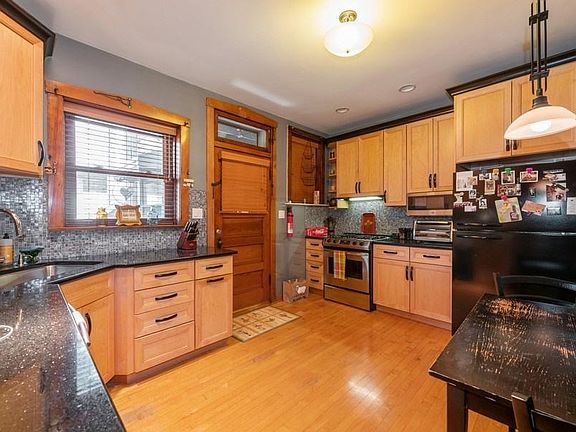 4th image of 3400 N Kildare Ave APT 1R