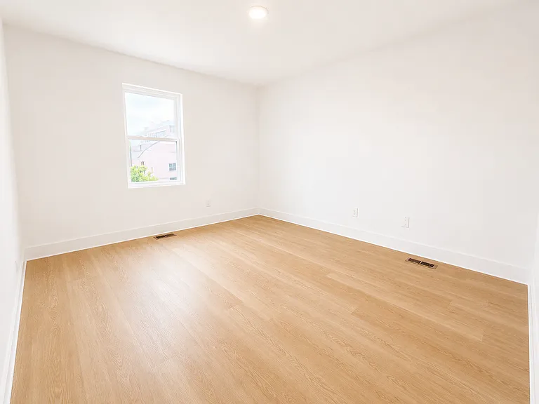 320 S Princeton Ave — Photo 11