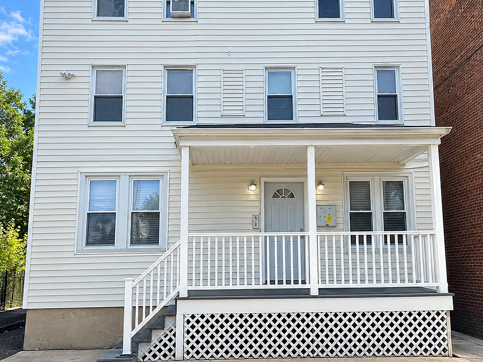 303 Mechanic St #3R