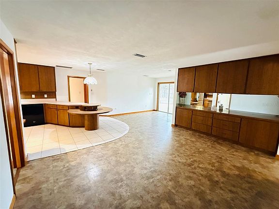 3rd image of 1009 NW 36th Rd