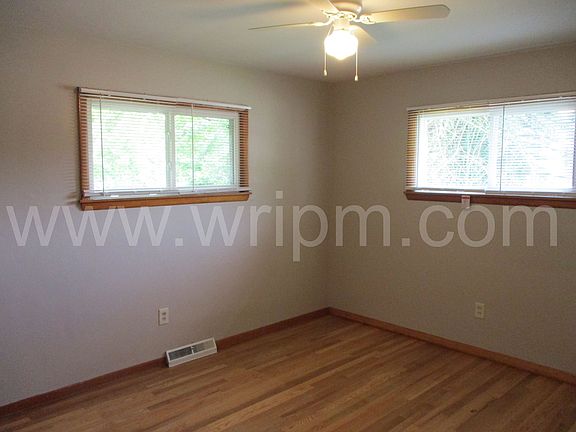 2nd image of 907 Fenton St