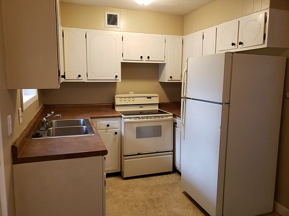 4th image of 230 Fairway Dr APT C