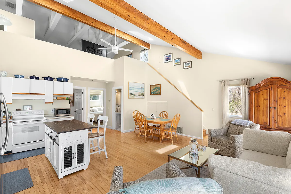 Building Photo - 1 Peconic Ave