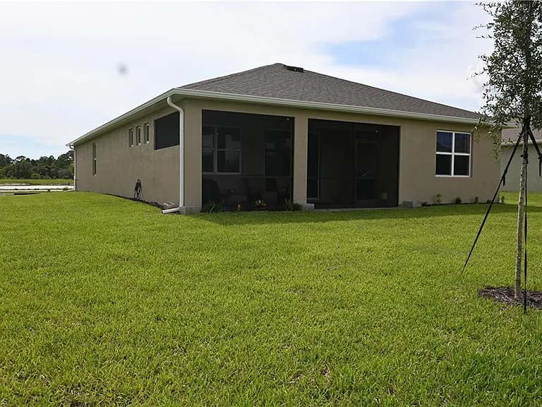 1393 Remington Trace Dr — Photo 2