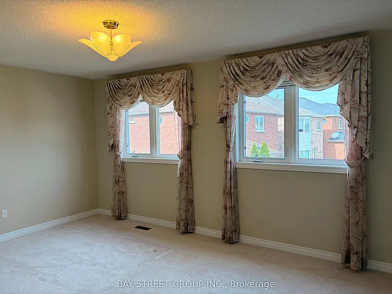 211 Stonebridge Dr — Photo 10