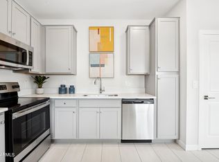 2828 W Red Fox Rd, Phoenix, AZ 85085