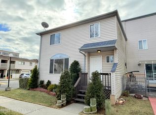 36 Winding Woods Loop, Staten Island, NY 10307