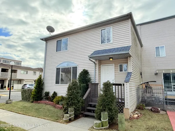 36 Winding Woods Loop, Staten Island, NY 10307