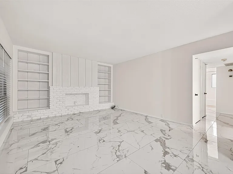 2201 Fountain View Dr #54 — Photo 11