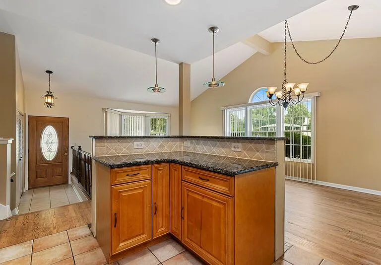 1003 S Finley Rd — Photo 9