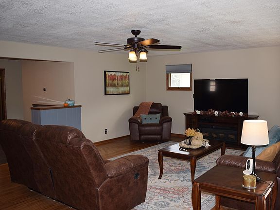 4th image of 346 McIndoe St