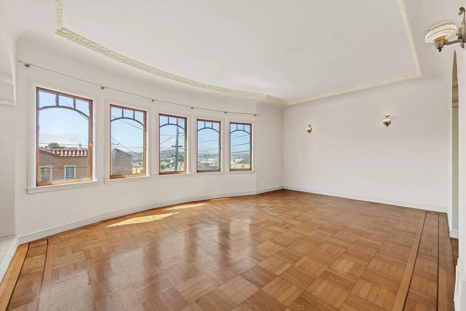 3 bed, 1.5 bath, 1450 sqft, $5,500 — Photo 3