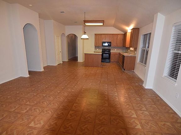 4th image of 131 Campos Dr