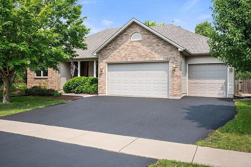 1st image of 371 Heron Creek Dr