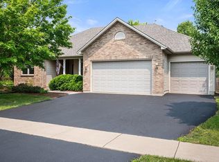 371 Heron Creek Dr, Sycamore, IL 60178