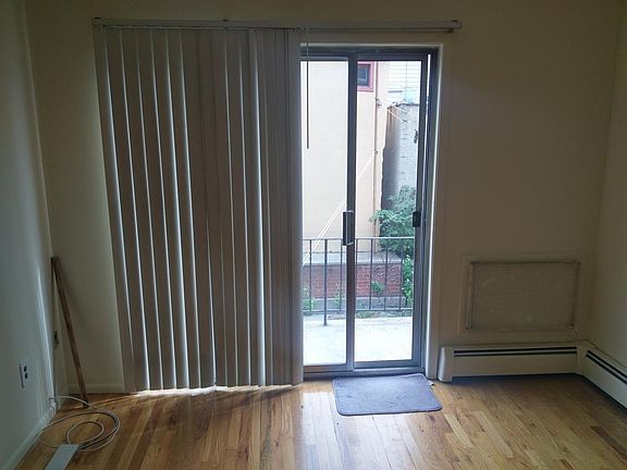 3rd image of 1938 Pilgrim Ave #2