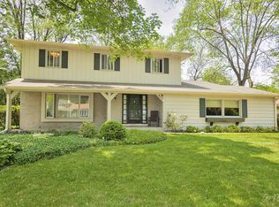 892 Sussex Ct, Buffalo Grove, IL 60089