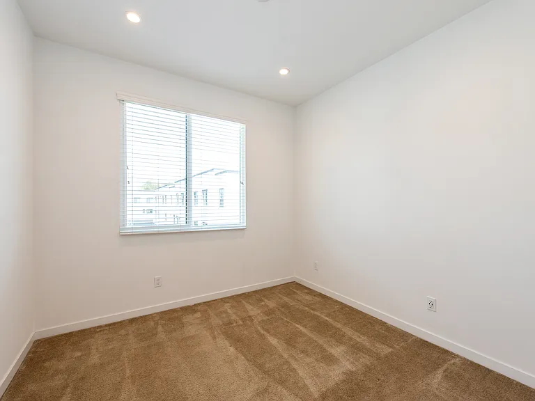143 Schick — Photo 12