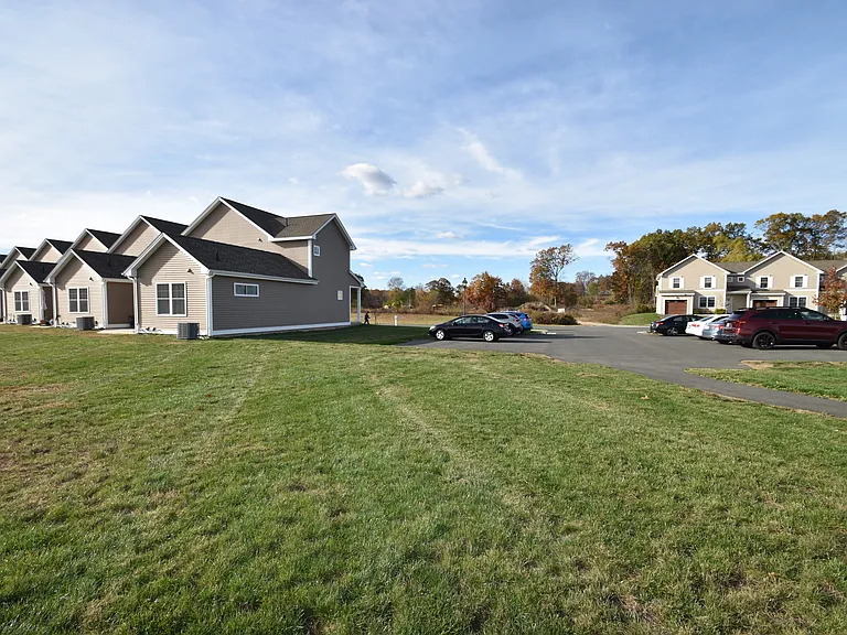 501 Old Village Cir — Photo 4