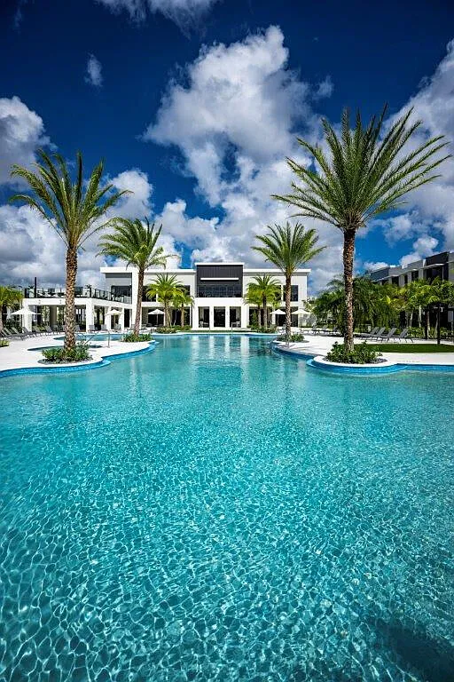 Manor Hialeah — Photo 4