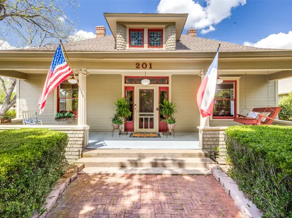 201 Williams St, Waxahachie, TX 75165