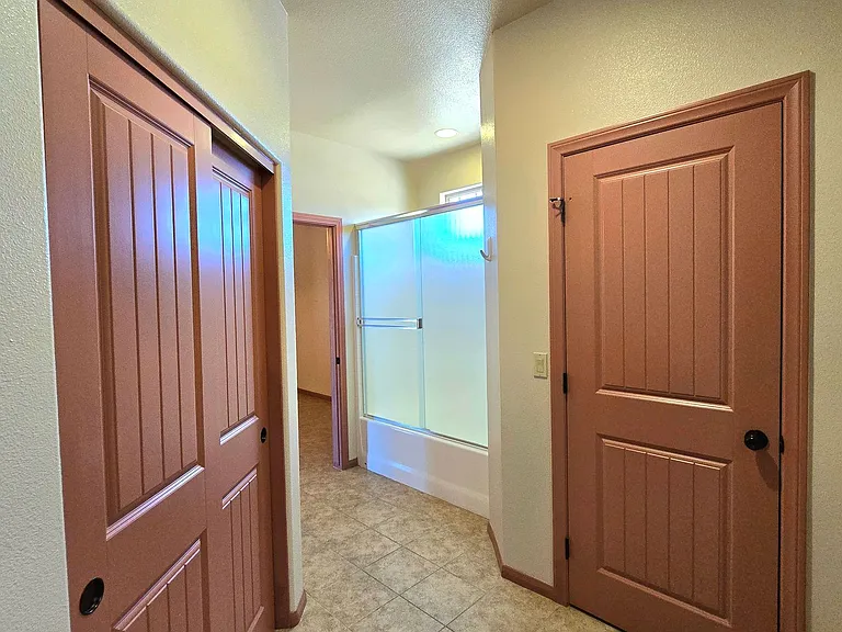 7425 Kellogg Ave — Photo 15