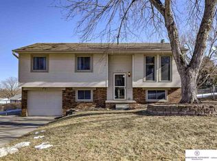 7727 Cottonwood Ave, La Vista, NE 68128