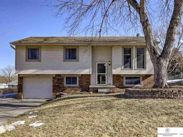 7727 Cottonwood Ave, La Vista, NE 68128