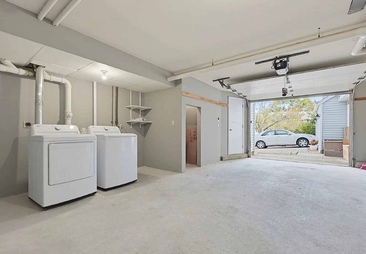 2 bed, 1.5 bath, 1202 sqft, $2,950 — Photo 3