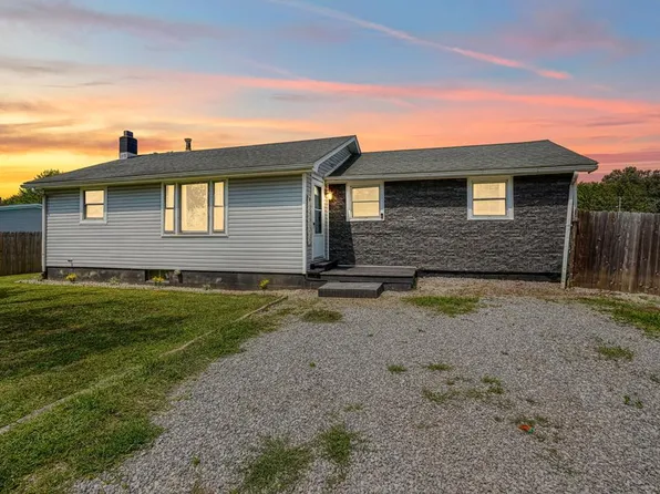 471 Woods Ln, Richmond Dale, OH 45673