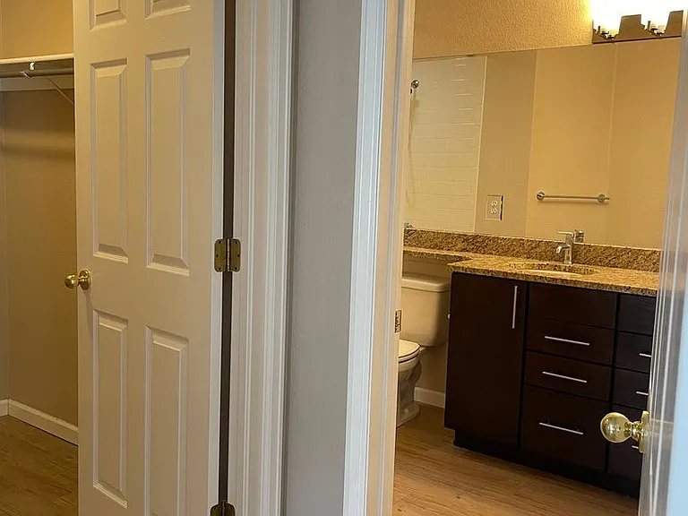 5225 White Willow Dr #J130 — Photo 24