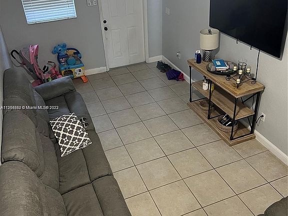 4th image of 427 NE 21st Ter #1