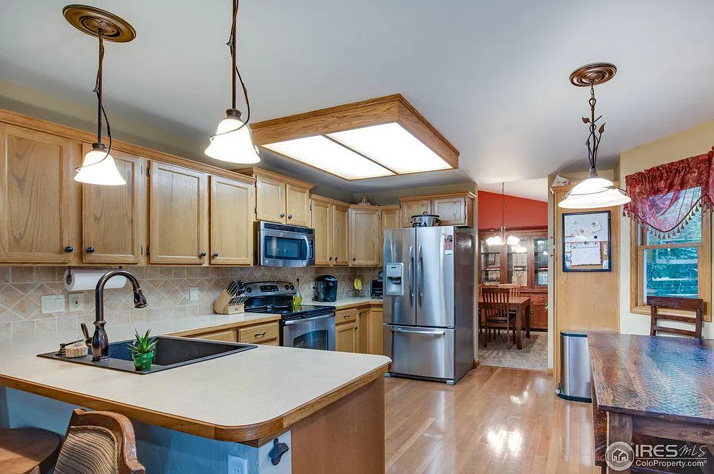 5 bed, 3.5 bath, 2810 sqft, $3,250 — Photo 2