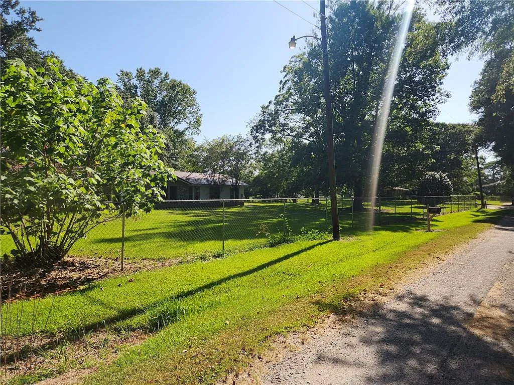 3 bed, 2.0 bath, 1612 sqft, $1,850 — Photo 2