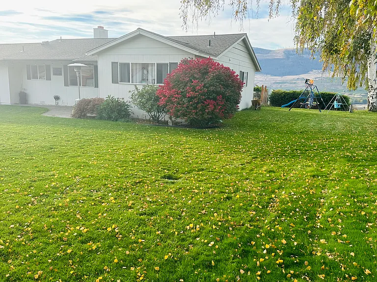 1020 S Van Sickle Ave — Photo 3
