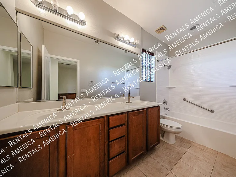 1081 N Mason Dr — Photo 7