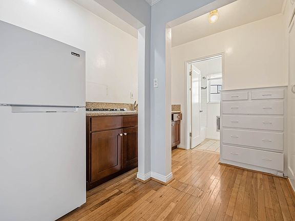 4th image of 1037 S Norton Ave #1041-1/4