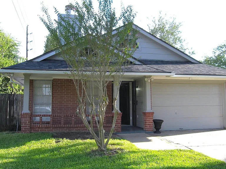 15811 Beechnut St — Photo 1