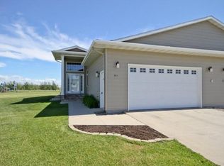 811 Cinnamon Ridge Pl, West Fargo, ND 58078