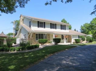 2425 Camelot Dr, Brookfield, WI 53045