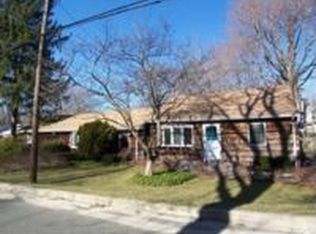 180 Juniper Rd, Kings Park, NY 11754