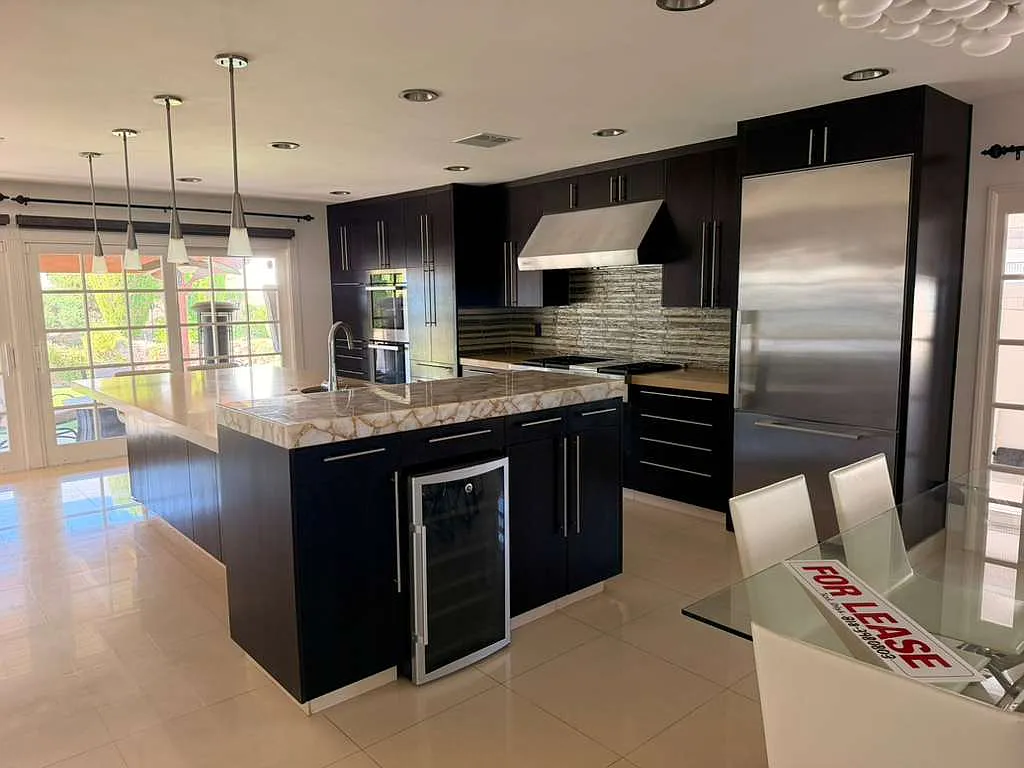 4 bed, 1900 sqft, $6,790 — Photo 3