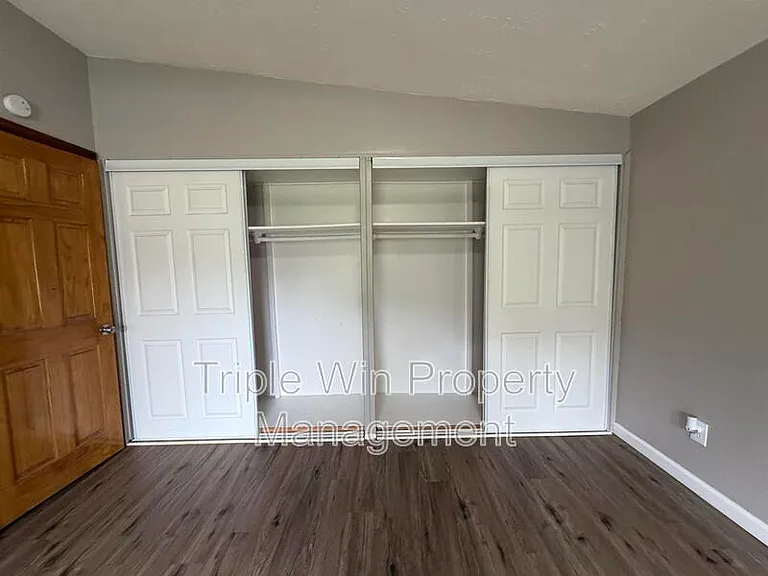 810 Saint Anthony Ln — Photo 30