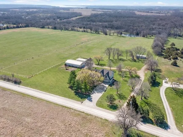 35097 W 215th St, Edgerton, KS 66021