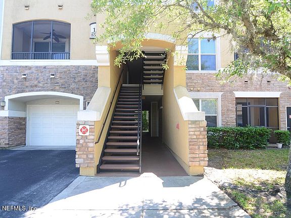 2nd image of 8539 GATE Parkway W #1522